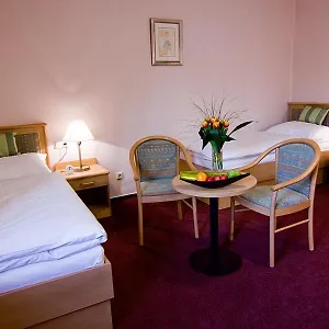 4* Отель Castle